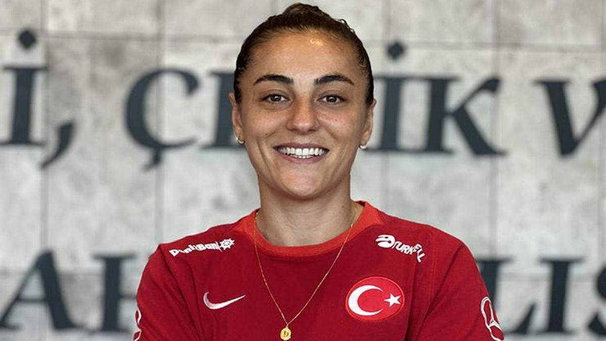 Milli futbolcu Didem Karagenç ‘Tarihi günler yaşıyoruz’