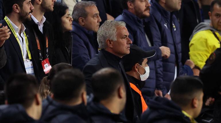 Fenerbahçede Jose Mourinhodan kırmızı kart yorumu: UEFA turnuvalarında yer almayan bir takıma gideceğim