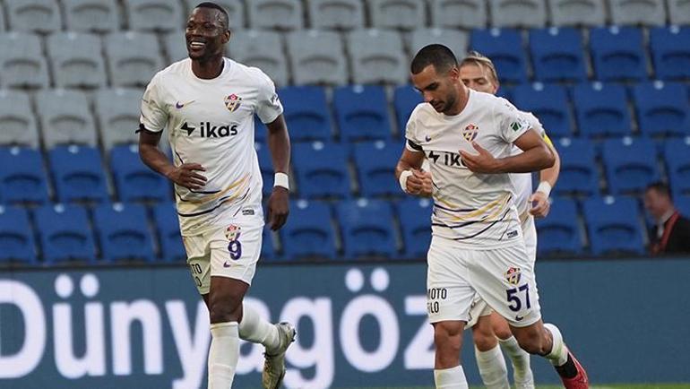 (ÖZET) Başakşehir - Eyüpspor maçında puanlar paylaşıldı