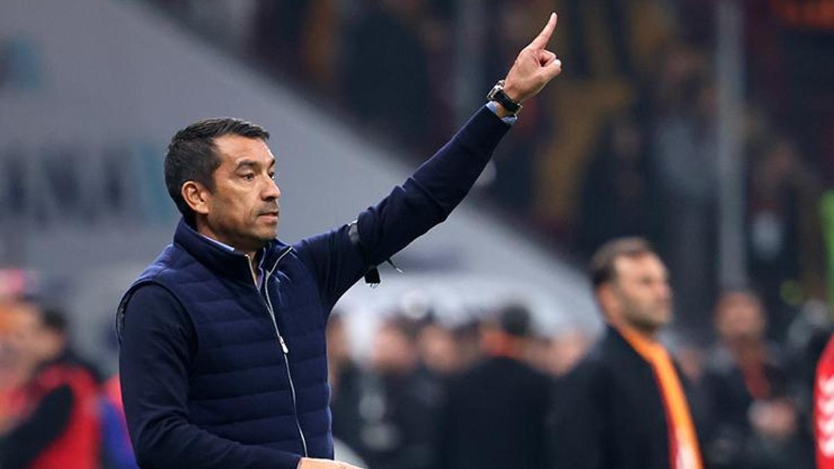 Beşiktaş’ta Giovanni van Bronckhorst’tan zehir zemberek sözler! ‘Galatasaray nasıl 9 kişi kalmadı’