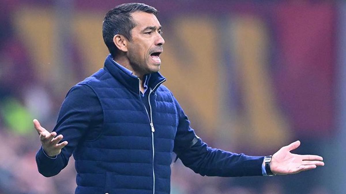 Galatasaray – Beşiktaş maçı sonrası soyunma odasında gerilim! Bronckhorst isyan etti