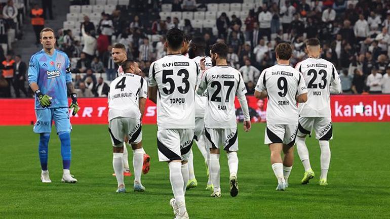 Beşiktaş-Kasımpaşa maçına damga vuran pozisyon Rafa Silva yerde kaldı, taraftalar penaltı bekledi