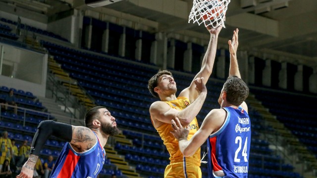 Anadolu Efes, Monaco karşısında