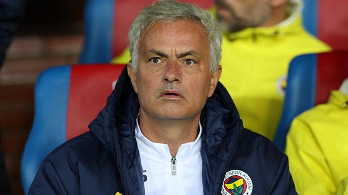 Mourinho derbinin ardından küplere bindi: ‘Fenerbahçe’ye gelmezdim, Hakem Türk çayı mı içiyor?’