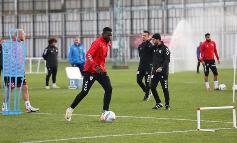 Samsunspor zorlu Galatasaray deplasmanı için hazırlıklarına devam ediyor