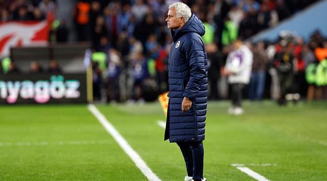 Mourinho yine cezalı