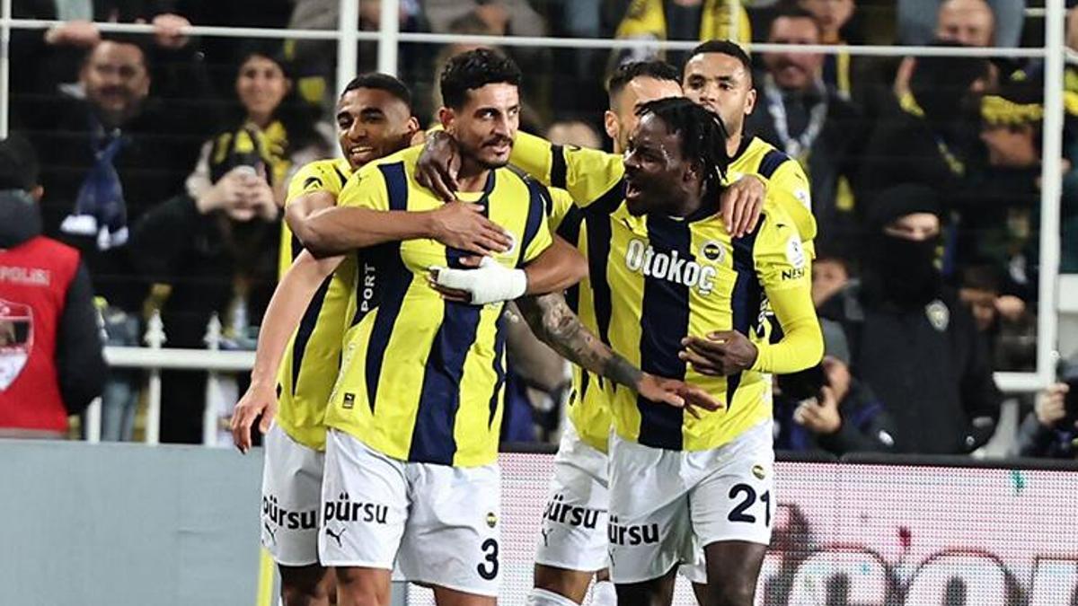 Fenerbahçe’de Samet Akaydin ve Mert Hakan Yandaş sürprizi