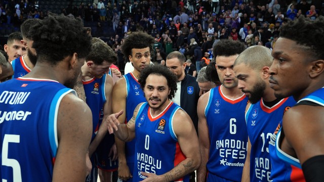 Anadolu Efes, Olimpia Milano’yu farklı mağlup etti