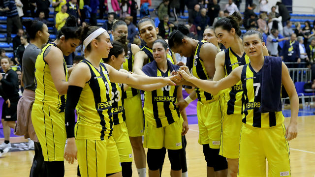 Fenerbahçe Opet, 72 maçlık galibiyet serisine 4 kupa sığdırdı