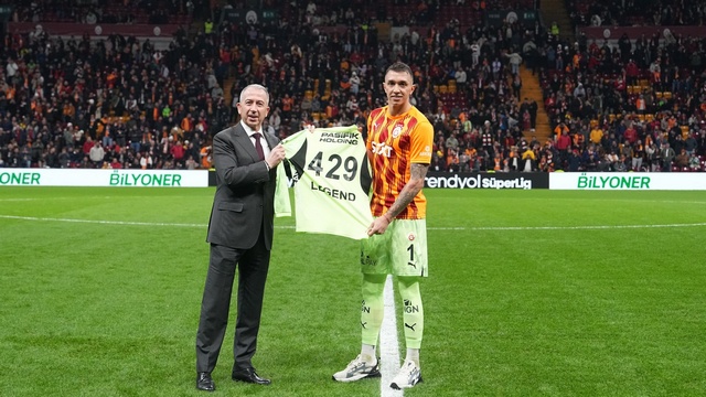 Fernando Muslera tarihe geçti