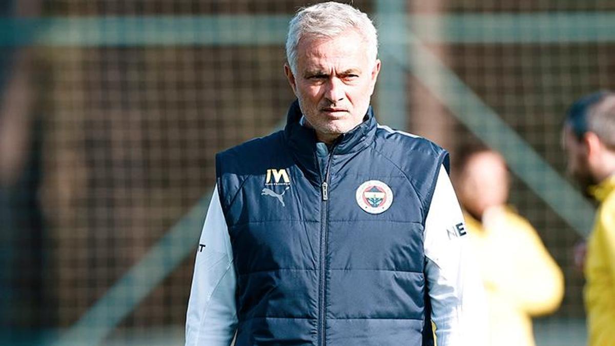 Jose Mourinho sol bek istiyor! İşte Fenerbahçe’nin transfer listesi