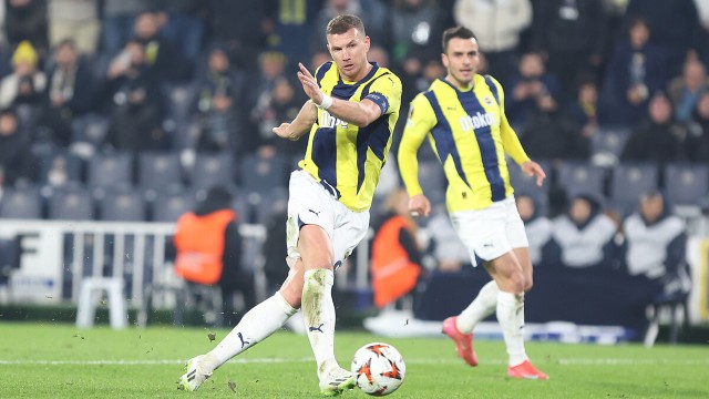 Edin Dzeko’nun elinde kırık tespit edildi