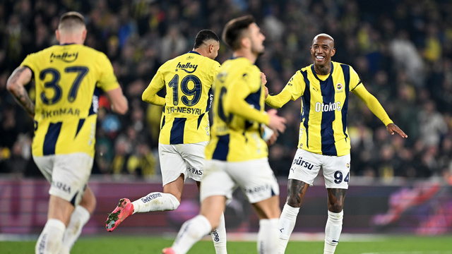 Fenerbahçe evinde geriden gelip kazandı