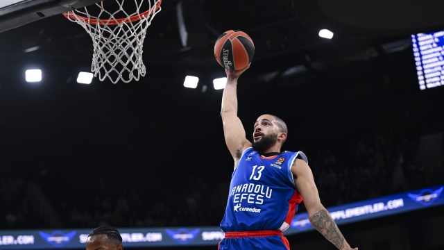 Anadolu Efes’ten Partizan’a 32 sayı fark