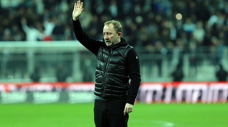 Son dakika | Beşiktaşta Van Bronckhorst ile yollar resmen ayrıldı